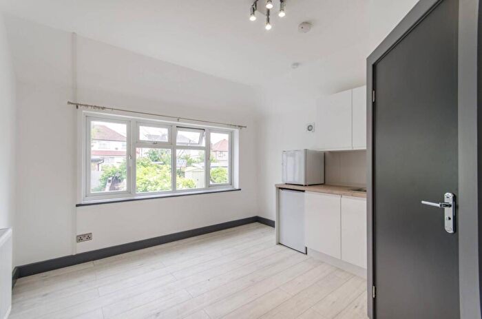 Studio To Rent In Dollis Hill Lane, Dollis Hill, London, NW2