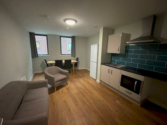 2 Bedroom Apartment To Rent In Queen Street, Sheffield, South Yorkshire, S1