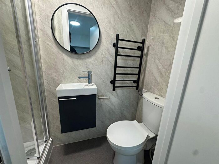 Studio To Rent In Gibbons Close, Borehamwood, WD6