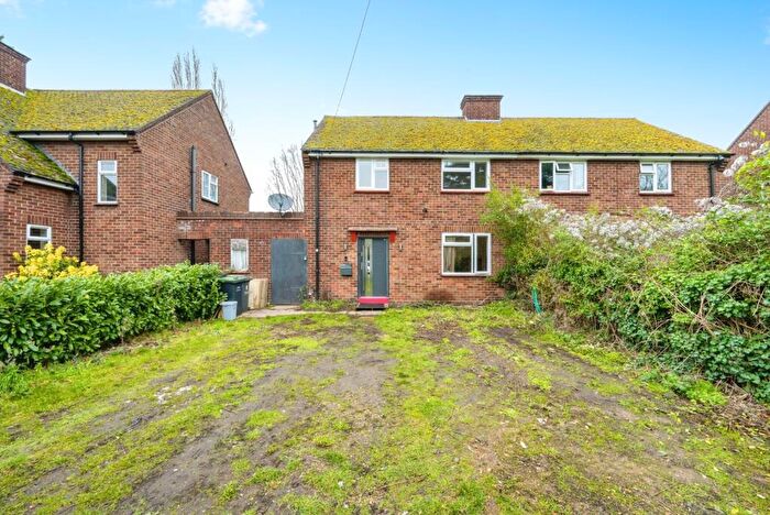 3 Bedroom Semi-Detached House For Sale In Barkers Lane, Bedford, Bedfordshire, MK41