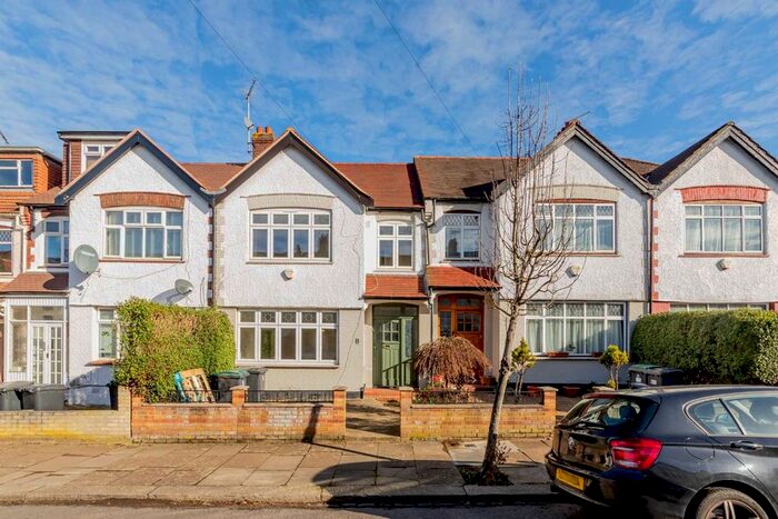 3 Bedroom Property To Rent In Churston Gardens, London N11