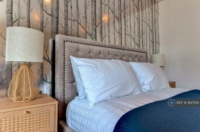 3 Bedroom Semi-Detached House To Rent In Rock Grove, Brighton, BN2