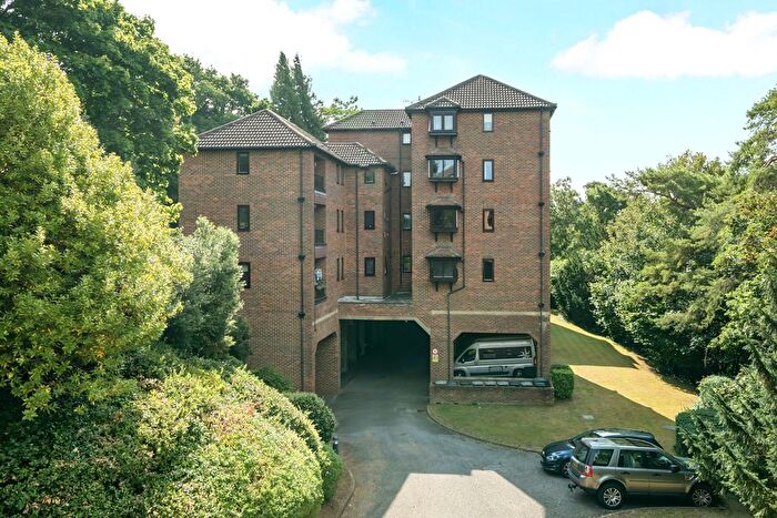 2 Bedroom Flat For Sale In Twycross Road, Godalming, Surrey, GU7
