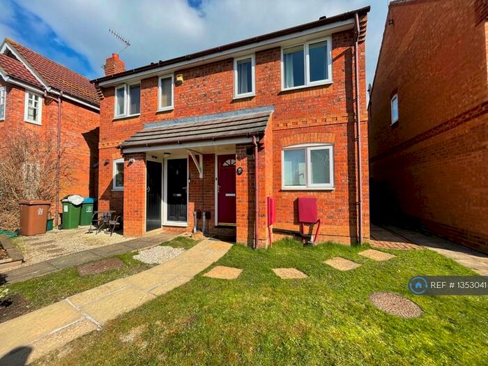 2 Bedroom Semi-Detached House To Rent In Holly Drive, Aylesbury, HP21