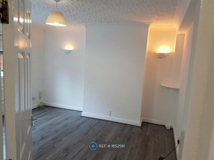 2 Bedroom Flat To Rent In Elysian Fields, Salford, M6