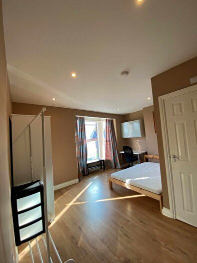 5 Bedroom Semi-Detached House To Rent In Broadlands Road, Southampton, Hampshire, SO17