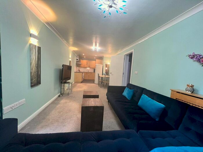 2 Bedroom Flat To Rent In Icon House, Reading, RG1