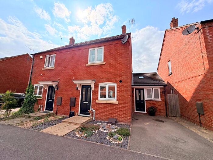 2 Bedroom Semi-Detached House For Sale In Maltings Row, Deanshanger, MK19