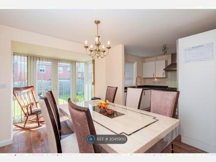 4 Bedroom Detached House To Rent In Spire Heights, Chesterfield, S40