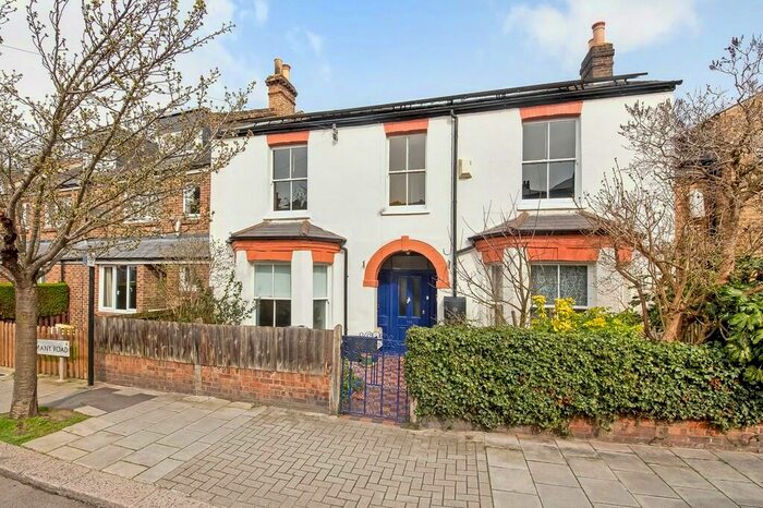 4 Bedroom Semi-Detached House To Rent In Rommany Road, South Norwood, SE27