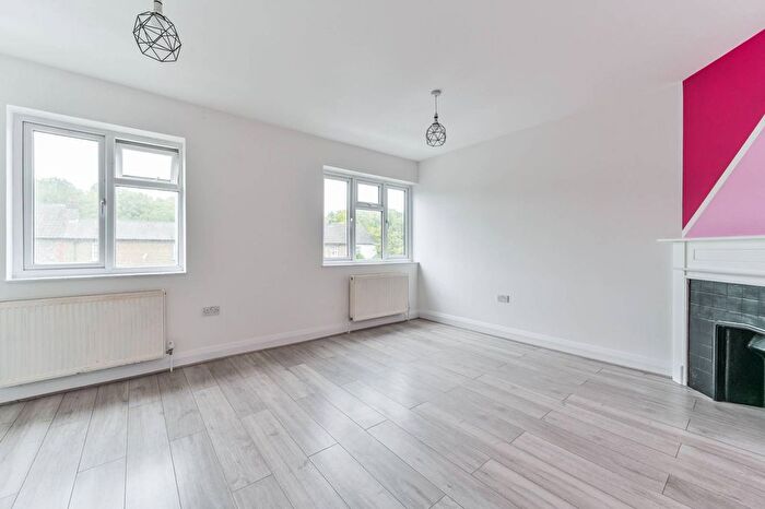 2 Bedroom Flat To Rent In Brighton Road, Coulsdon, Hooley, CR5