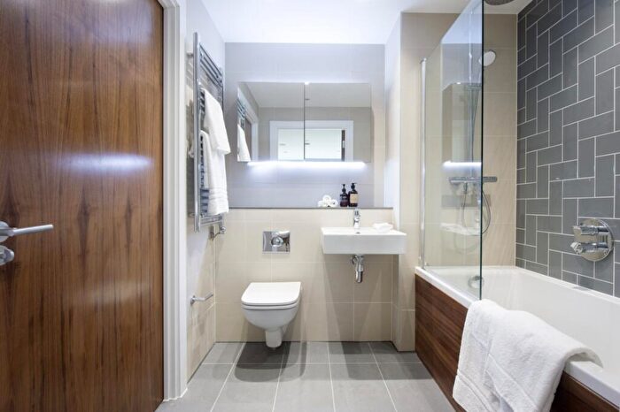 3 Bedroom Flat To Rent In Thames Quarter, Reading, RG1