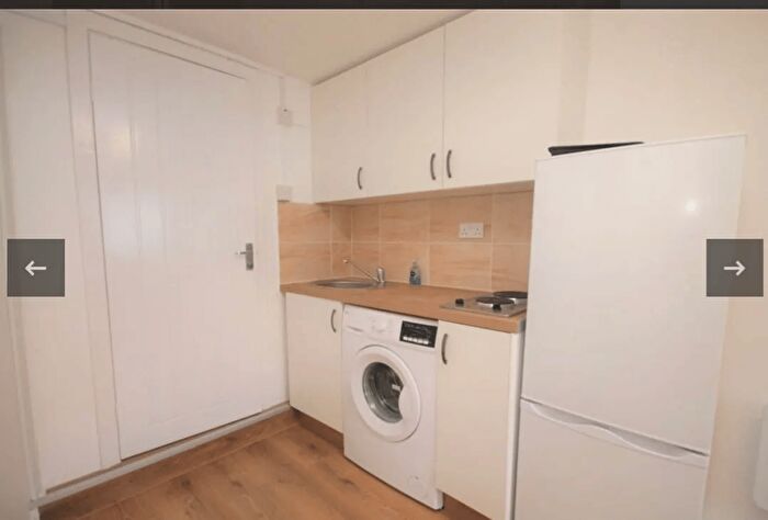 1 Bedroom Studio To Rent In Shropshire Close, Mitcham, CR4