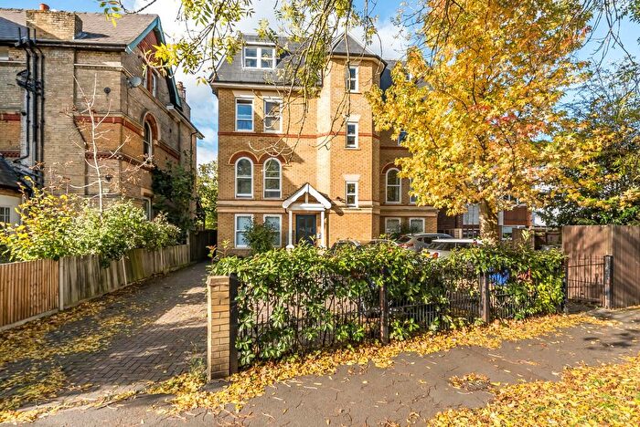 2 Bedroom Flat To Rent In The Avenue, Worcester Park, KT4