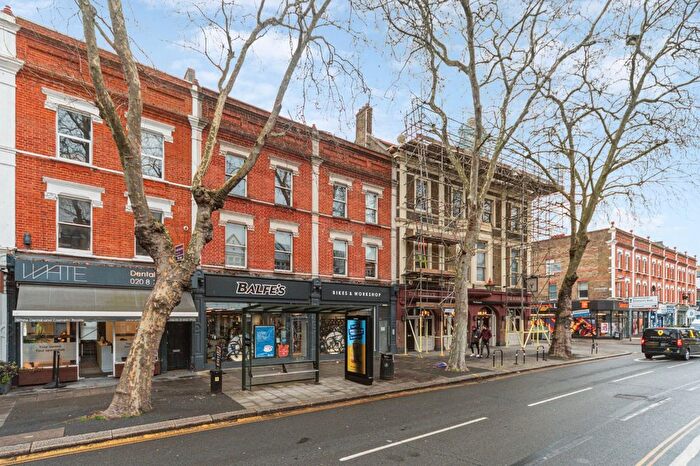 2 Bedroom Flat To Rent In Chiswick High Road, Bedford Park, W4