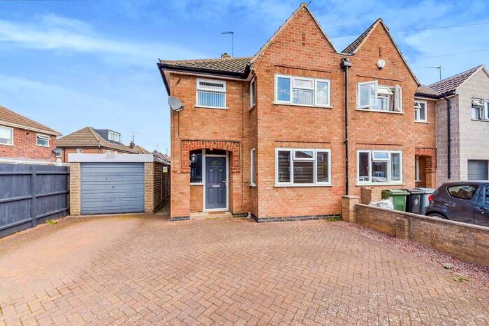 3 Bedroom Property To Rent In Highlands Way, Stamford, PE9