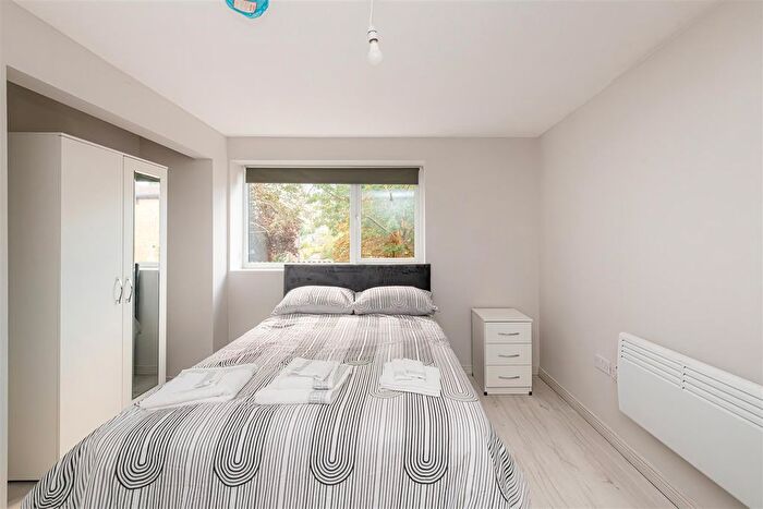 1 Bedroom Flat To Rent In Longland Way, High Wycombe, HP12