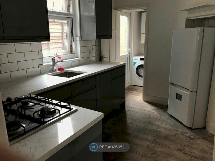 2 Bedroom Terraced House To Rent In Globe Road, London, E2