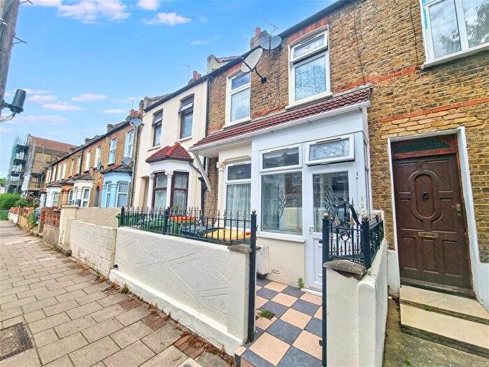 2 Bedroom Flat To Rent In Stock Street, Plaistow, E13