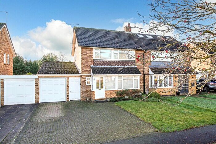 3 Bedroom Semi-Detached House For Sale In Hopground Close, St. Albans, AL1