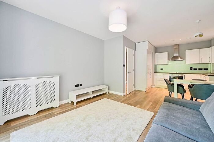 1 Bedroom Flat To Rent In Palladian Gardens, Chiswick, London, W4