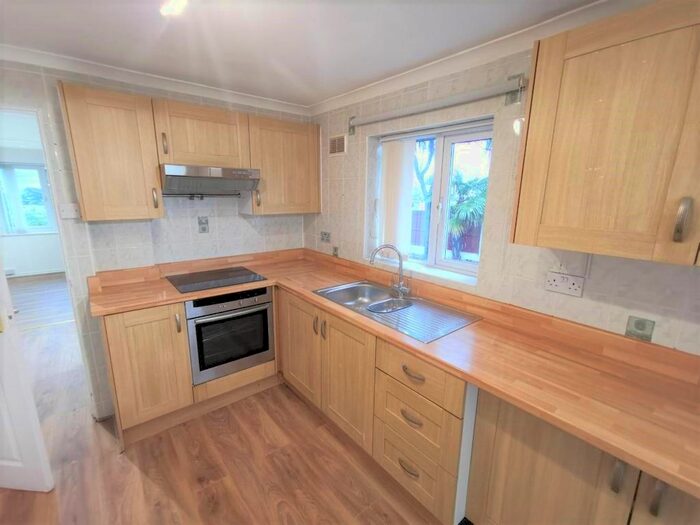 3 Bedroom Bungalow To Rent In Mitchells Avenue, Canvey Island SS8