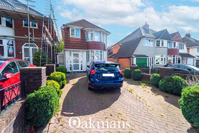 3 Bedroom Detached House For Sale In Yarningale Road, Birmingham, West Midlands, B14