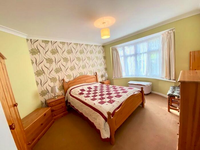 2 Bedroom Bungalow To Rent In Broadway, ME8