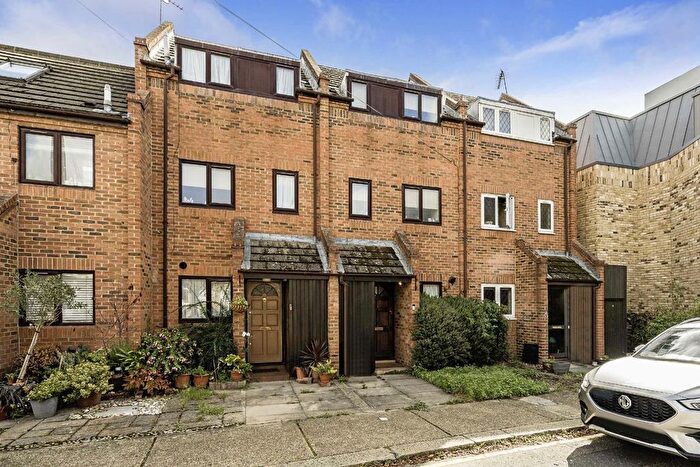 3 Bedroom Terraced House To Rent In Argyle Place, Hammersmith, W6