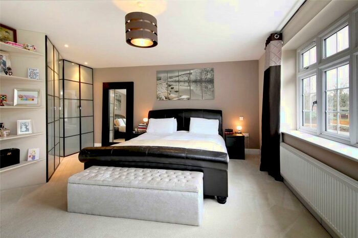 6 Bedroom Detached House To Rent In Green Lane, Burnham, Slough, SL1