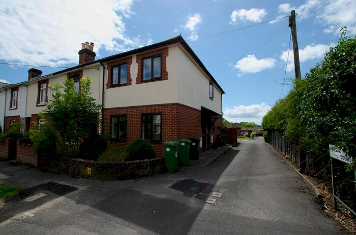 2 Bedroom Flat To Rent In St Margarets Road, Bishopstoke, Eastleigh, SO50