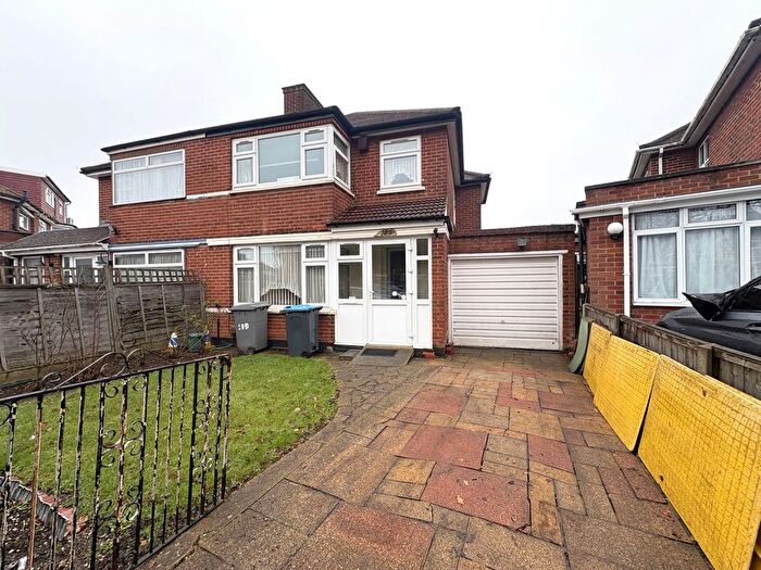 3 Bedroom Semi Detached House For Sale In Beverley Drive, Edgware, HA8