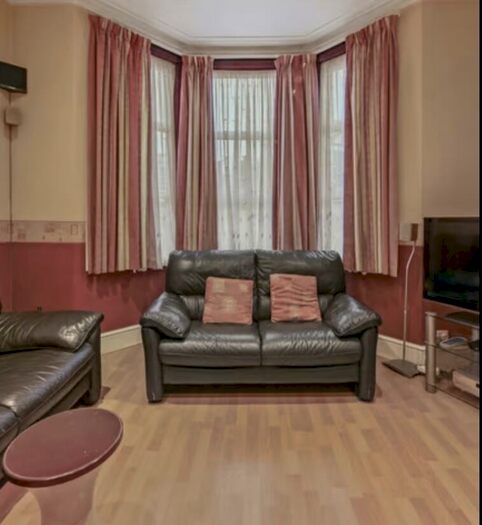 4 Bedroom Terraced House To Rent In Oaklands Road, : Bed Rec Bath Furn, NW2