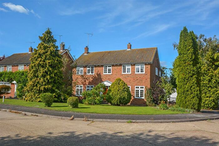 5 Bedroom Detached House For Sale In Grange Close, Ingrave, Brentwood, CM13