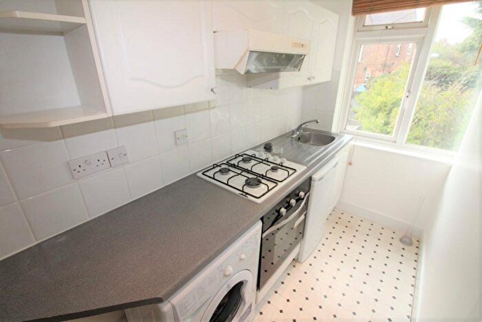 1 Bedroom Flat To Rent In York Road, EN5