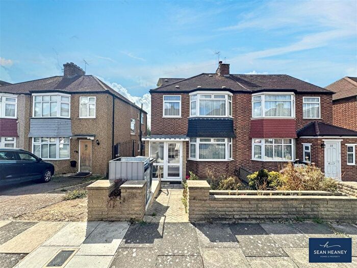 4 Bedroom Semi Detached House For Sale In The Linkway, Barnet, EN5