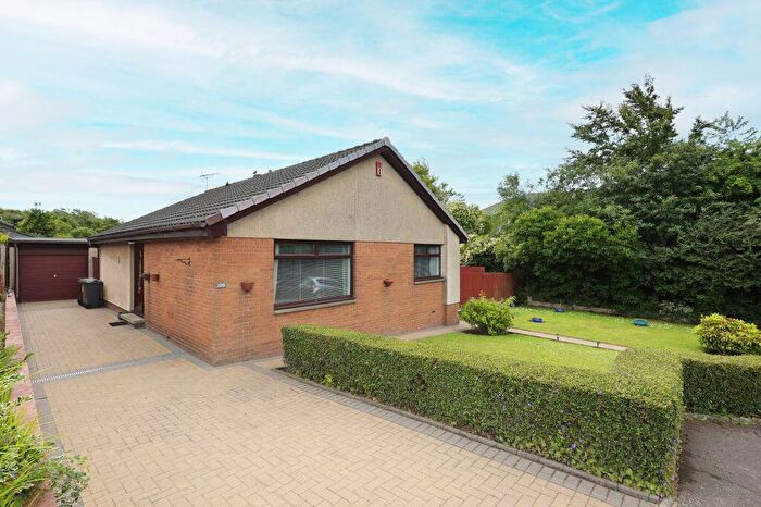 3 Bedroom Detached Bungalow For Sale In Tryst Park, Edinburgh, EH10