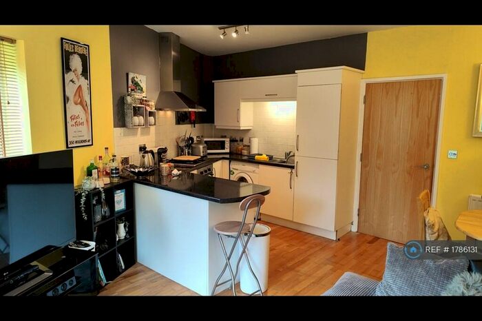 2 Bedroom Flat To Rent In Siding Road, Plymouth, PL4