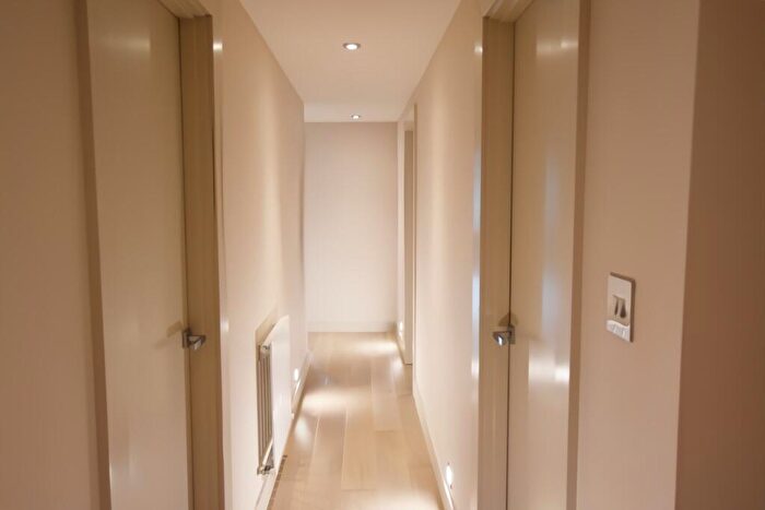 2 Bedroom Flat To Rent In Cavendish Place, Cavendish Crescent South, Nottingham, Nottinghamshire, NG7