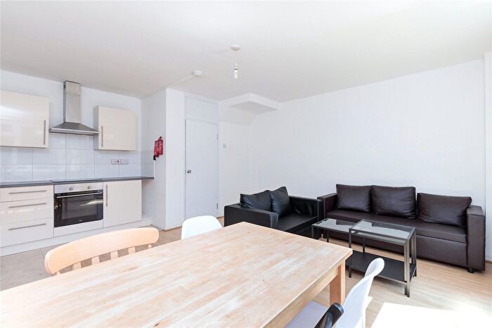 4 Bedroom Flat To Rent In Fellows Court, Weymouth Terrace, E2