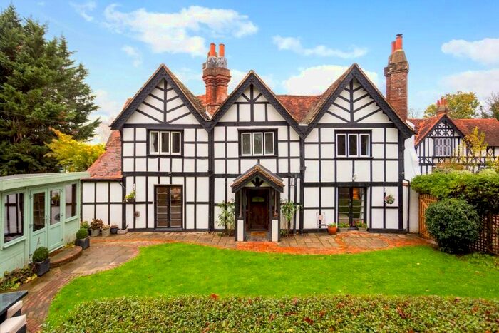 4 Bedroom Semi-Detached House For Sale In Bishops Farm Close, Oakley Green, Windsor, Berkshire, SL4