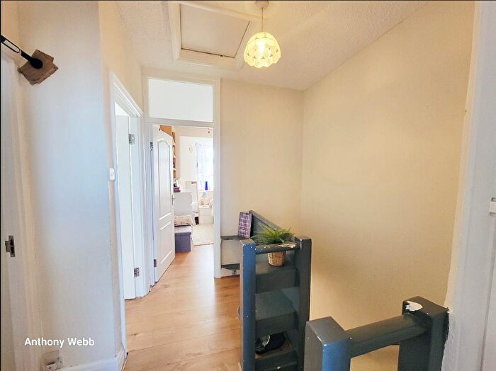 3 Bedroom End Of Terrace House For Sale In Connaught Gardens, Palmers Green, N13