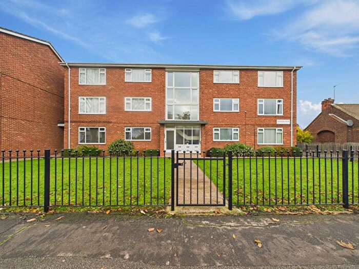 2 Bedroom Flat For Sale In Minster Court, Holderness Road, Hull, HU8