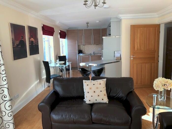 2 Bedroom Flat To Rent In Grimond Court, West End, Aberdeen, AB15