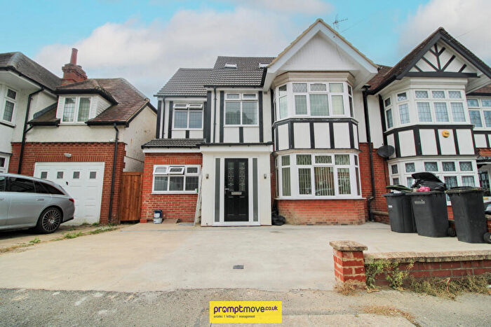 5 Bedroom Semi-Detached House To Rent In Elmwood Crescent Luton, LU2