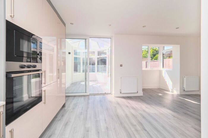 3 Bedroom Semi-Detached House To Rent In Hilldale Road, Cheam, Sutton, SM1