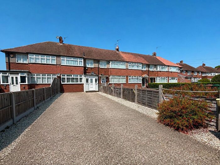 4 Bedroom Detached House For Sale In Elgin Avenue, Ashford, TW15