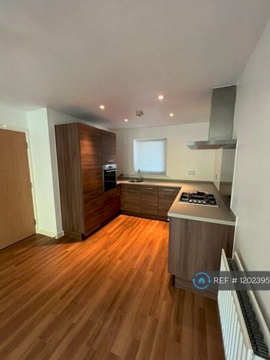 2 Bedroom Flat To Rent In Rollason Way, Brentwood, CM14