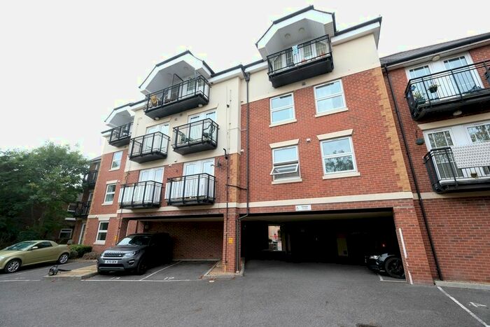 2 Bedroom Flat To Rent In Hill Lane, Southampton, SO15