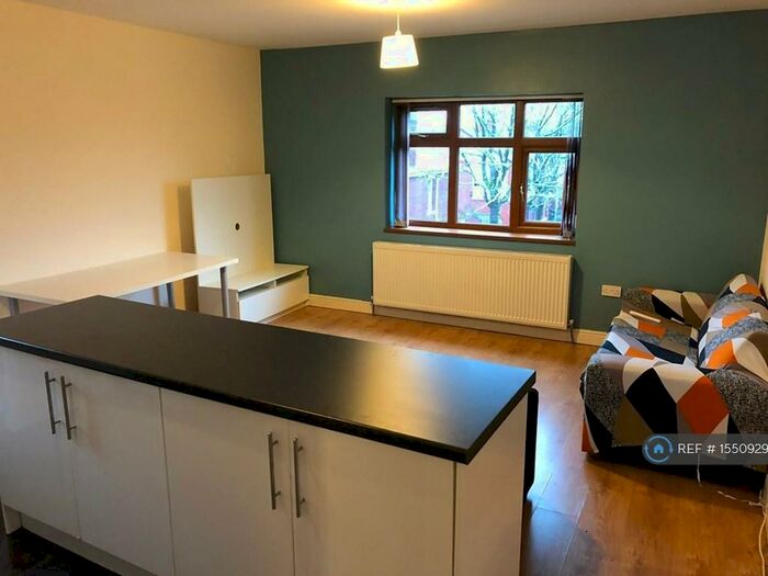 5 Bedroom Flat To Rent In Egerton Road, Manchester, M14